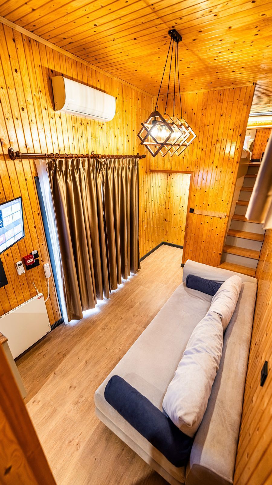 Deluxe Room image 3